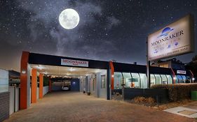 Moonraker Motor Inn